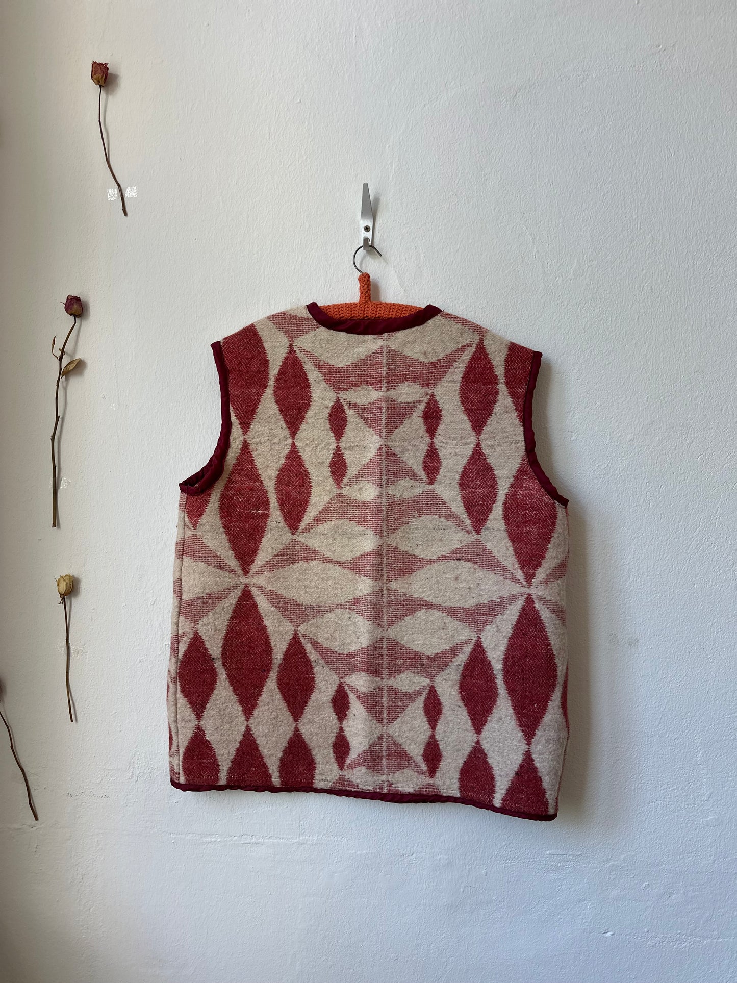 Vem Vest - Strawberry and Cream