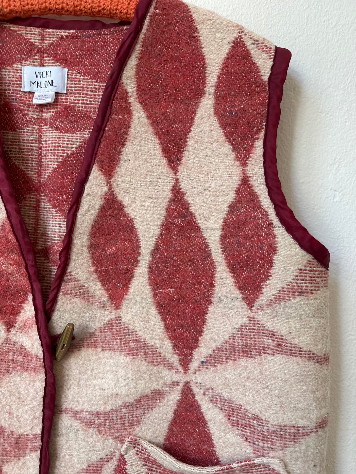 Vem Vest - Strawberry and Cream