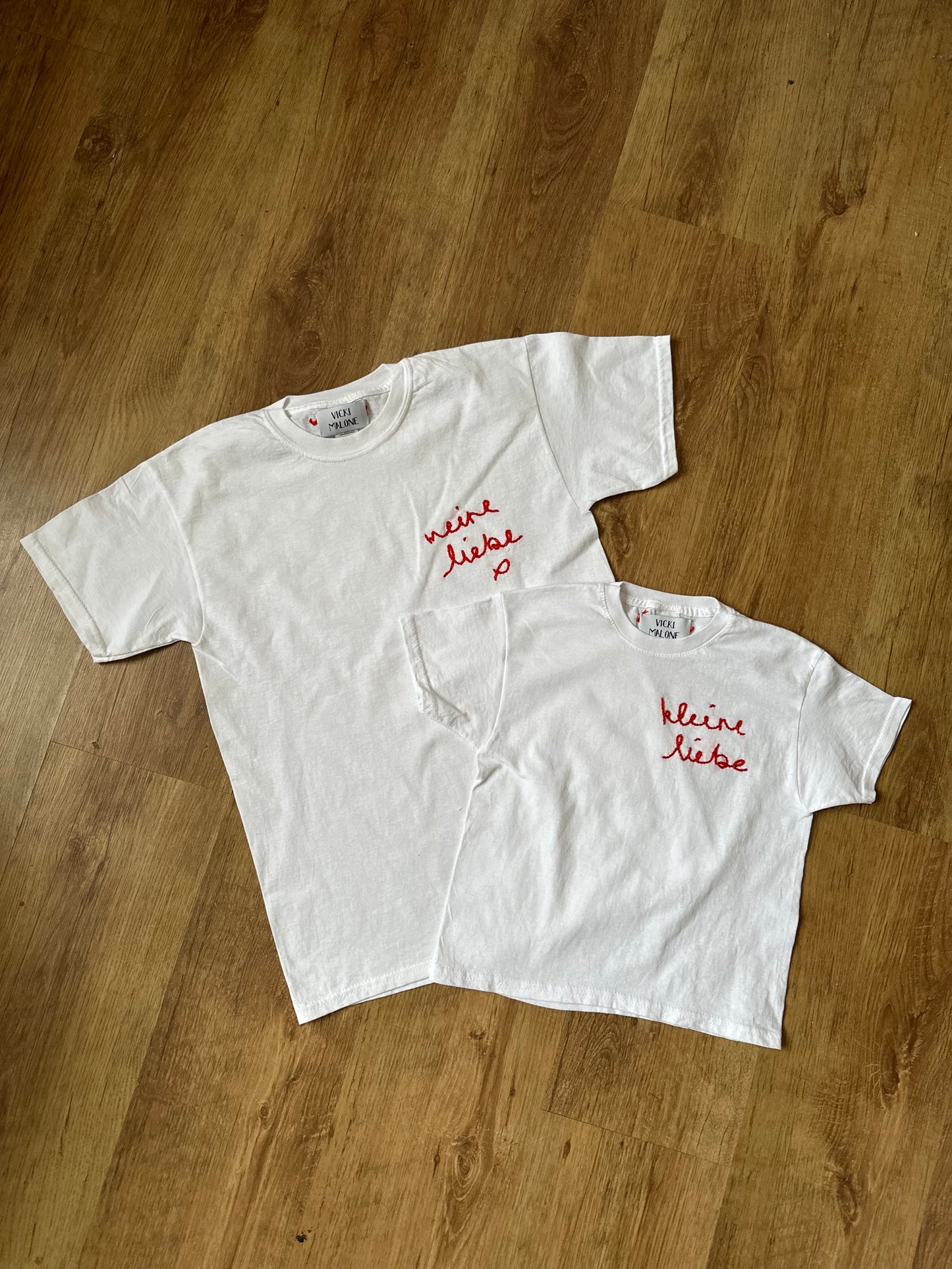 Kleine Liebe Embroidered T-Shirt