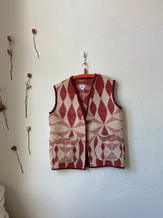 Vem Vest - Strawberry and Cream