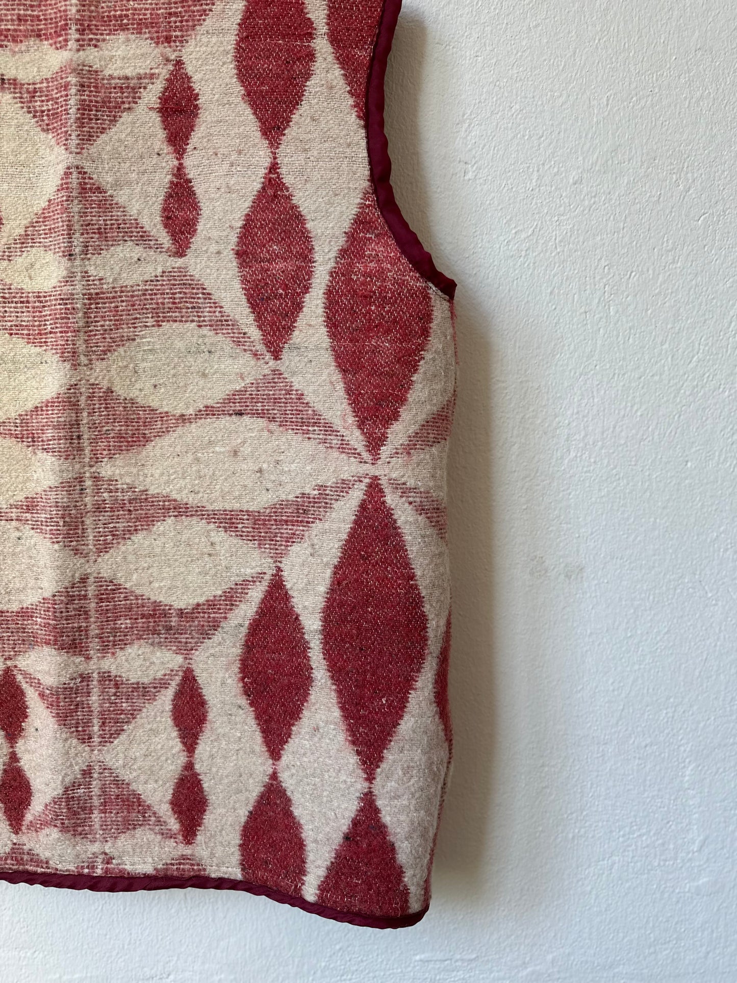Vem Vest - Strawberry and Cream
