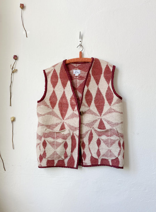 Vem Vest - Strawberry and Cream