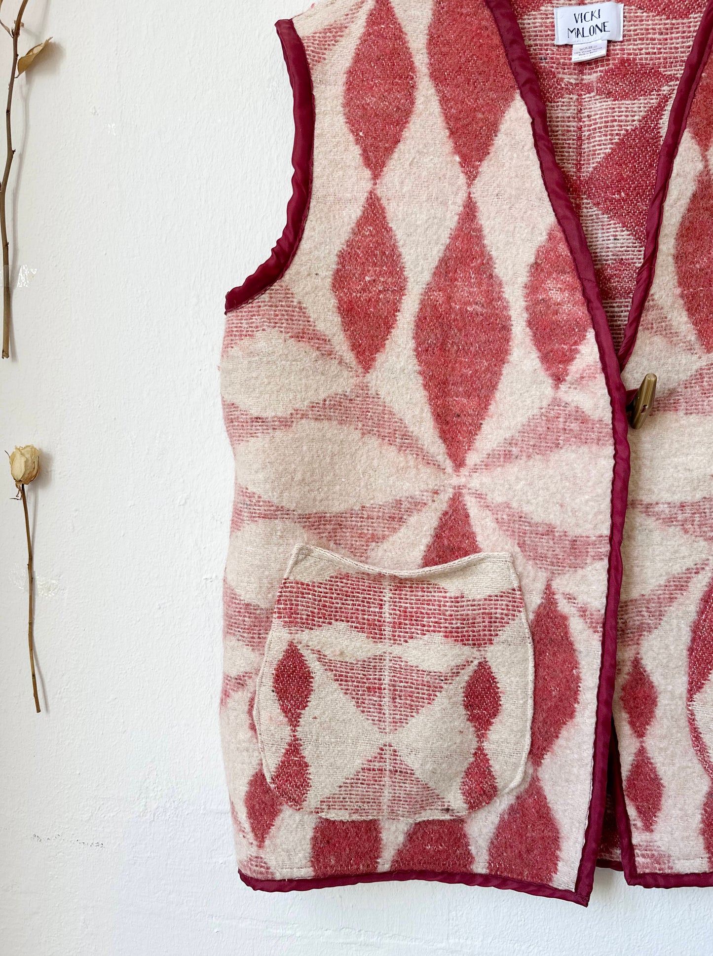 Vem Vest - Strawberry and Cream