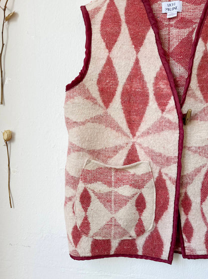 Vem Vest - Strawberry and Cream