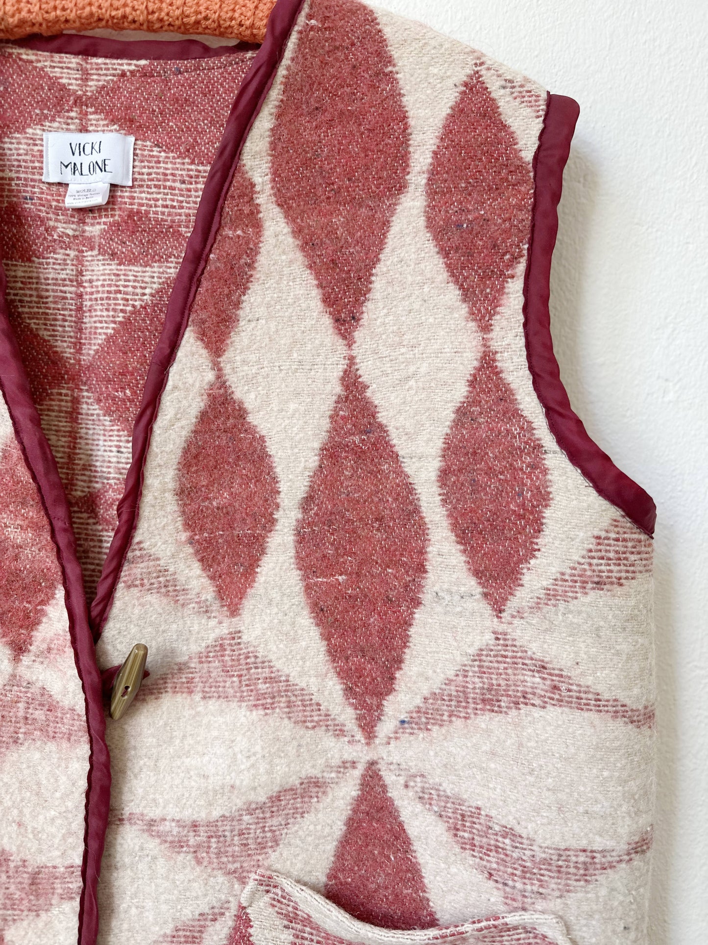 Vem Vest - Strawberry and Cream