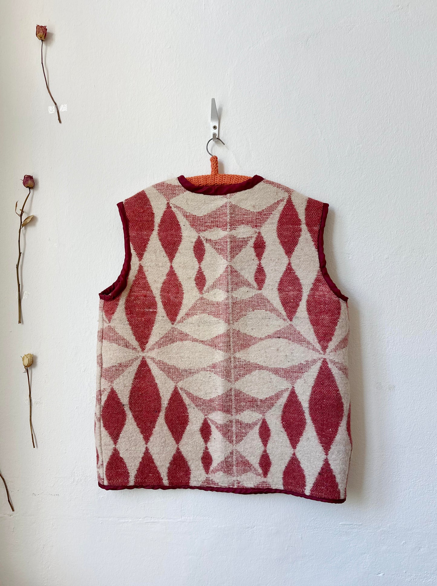 Vem Vest - Strawberry and Cream
