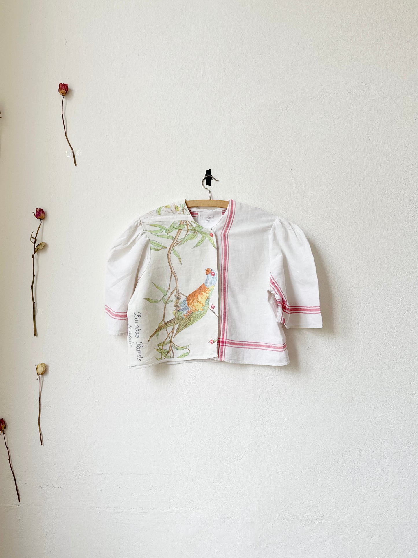 Beth Bluse – Regenbogenpapageien