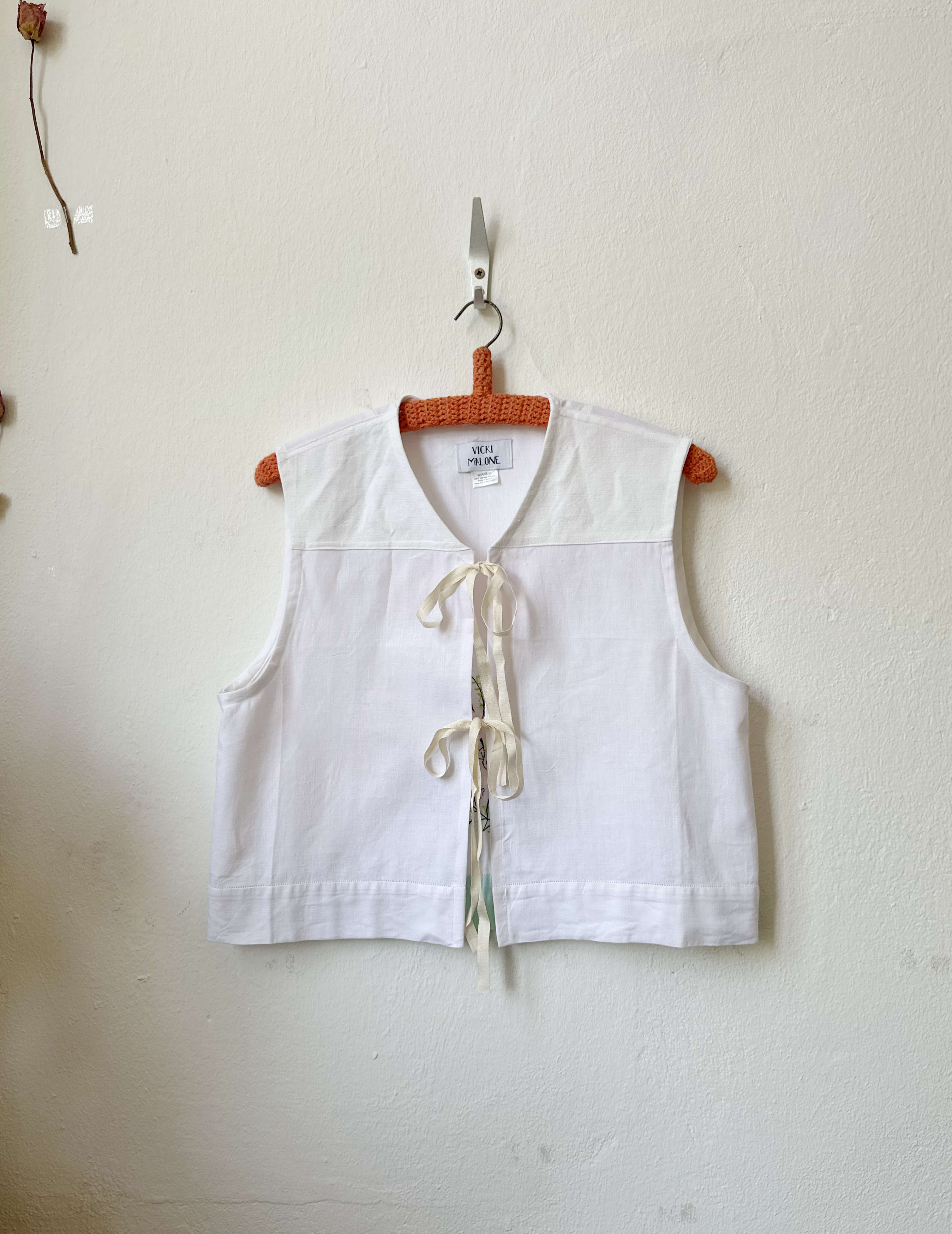 Floral Applique Linen Vest | Vintage Upcycled Slow Fashion Berlin