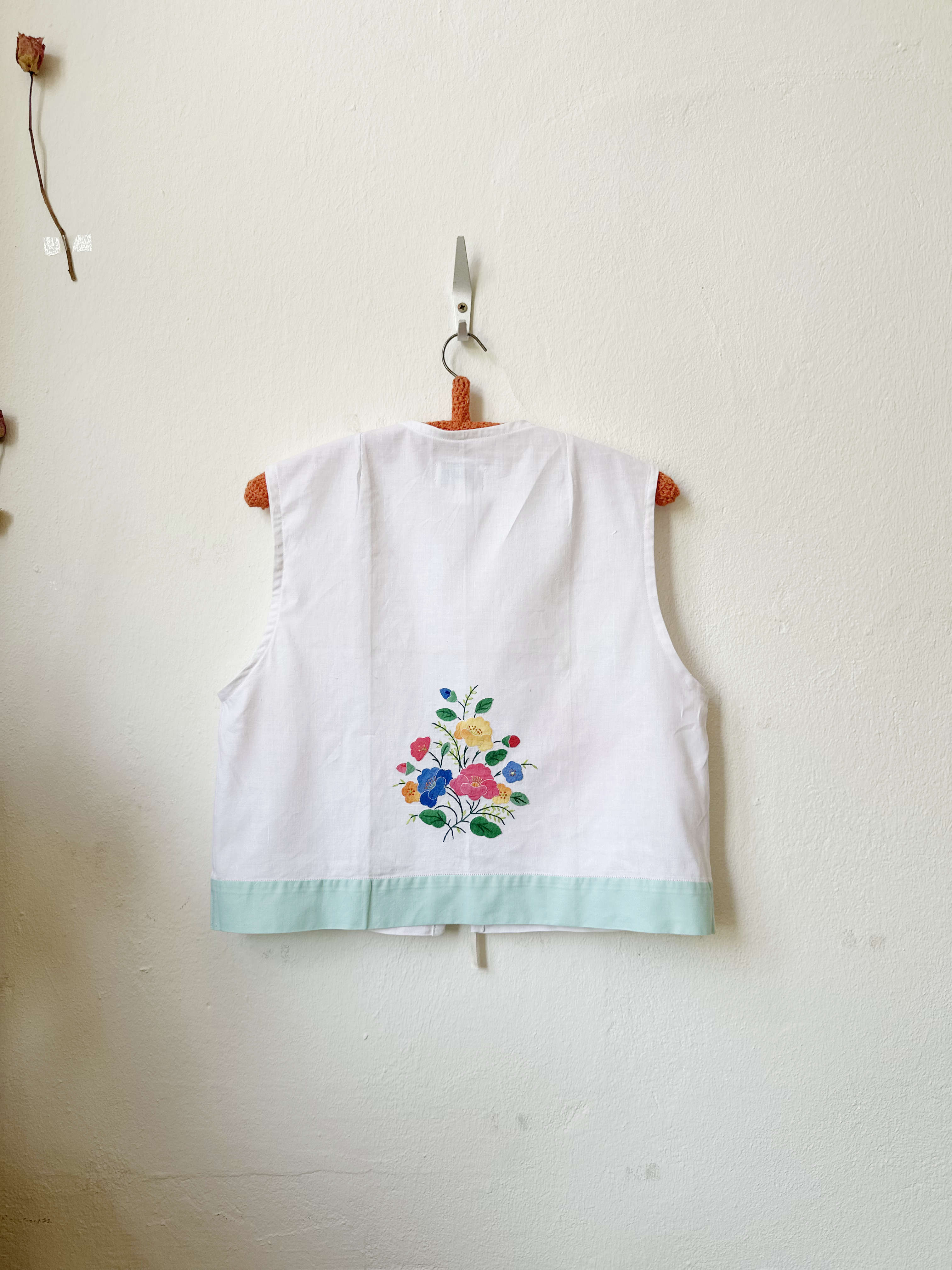 Floral Applique Linen Vest | Vintage Upcycled Slow Fashion Berlin
