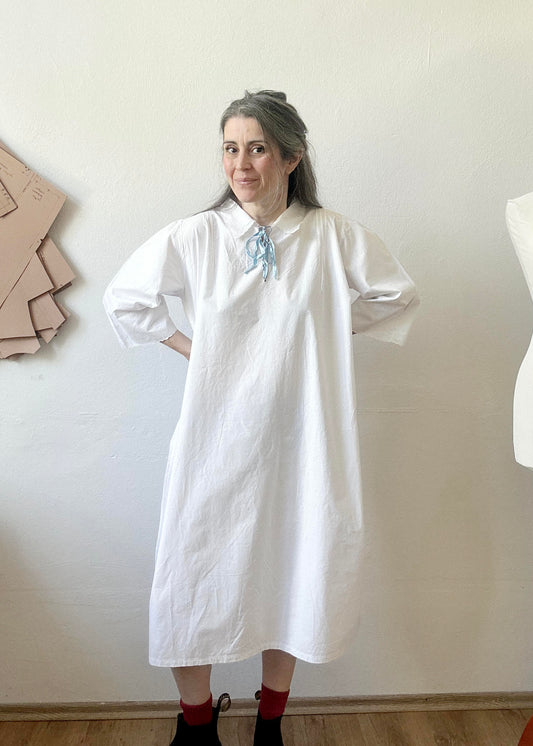 Vintage Italienisches Midi-Nachthemd mit blauem Band