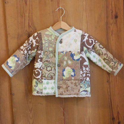Grüne gesteppte Babyjacke